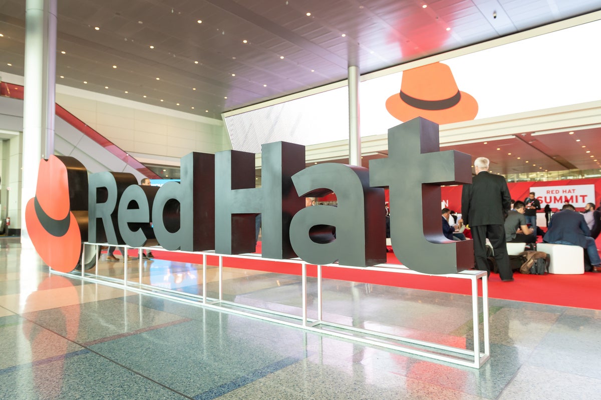 Red Hat Linux revs streamline container management